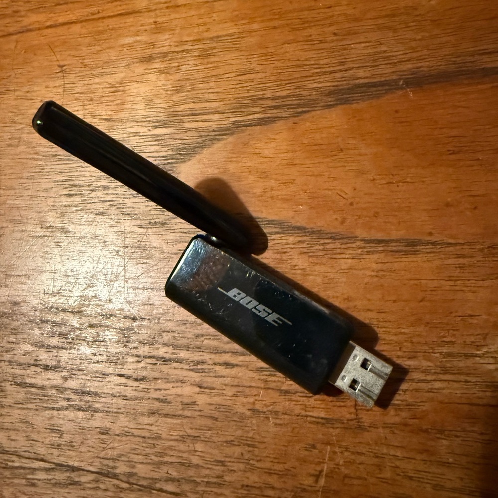 Bose Cream Wave Music System with Accessories - Picture 10 of 11